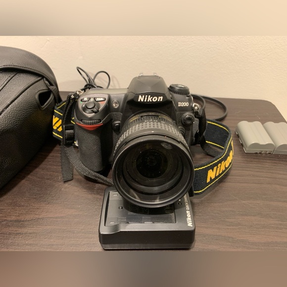 Nikon D200 Camera Bundle - Picture 5 of 5